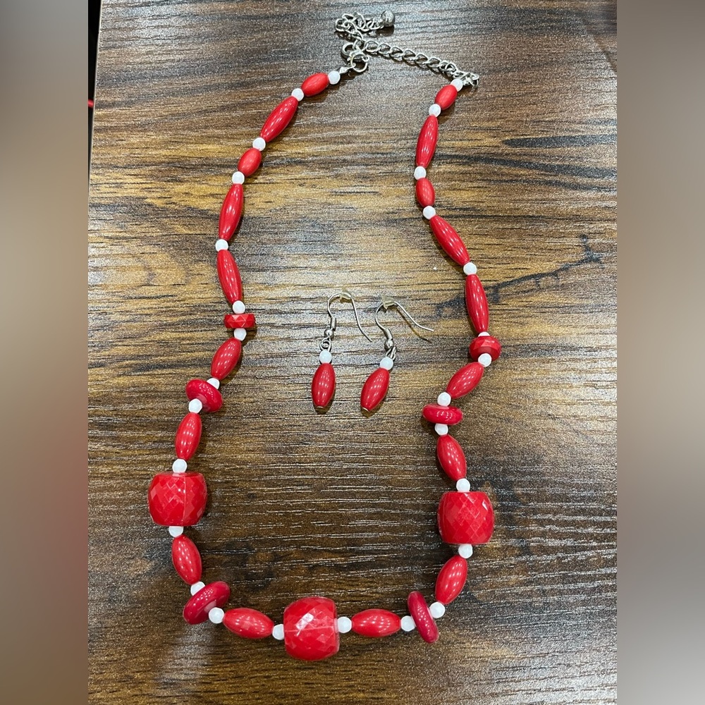 Vintage 80s beaded necklace and earring set. Red/white. Silver clasp and chain.